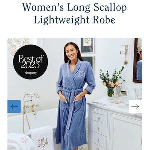 Weezie lightweight scallop robe